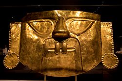 Archivo:Lambayeque Funerary Mask - Peru