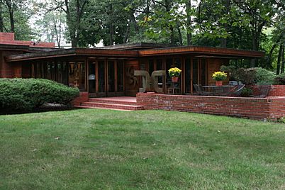 Archivo:Melvyn Maxwell Smith House exterior 2 - FLW, Architect - Bloomfield Hills built in 1946 (291334715)