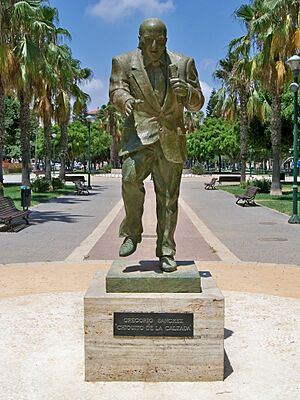 Archivo:Monument to Chiquito de la Calzada, front view