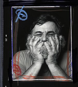 Archivo:Oliver Mark - A. R. Penck, Nürnberg 1994