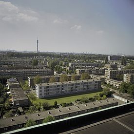 Archivo:Overzicht naar het westen, gezien vanaf flat Burghsluissingel - Rotterdam - 20398333 - RCE