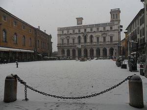 Archivo:Piazza vecchia (17)