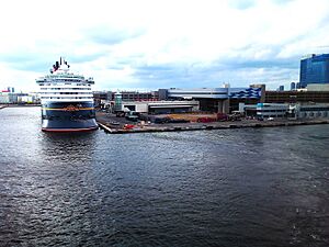 Archivo:Port Evergaldes, principal terminal de cruceros de Fort Lauderdale
