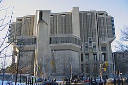 Archivo:Robarts front 750px