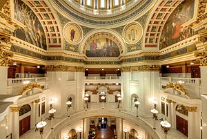 Archivo:Rotunda in Pennsylvania State Capitol Building