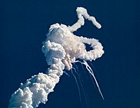 Archivo:SPACE SHUTTLE CHALLENGER DISASTER 1986 UNCORRECTED COLOR 20211117142954!Challenger explosion