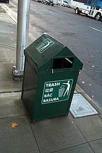 Archivo:Seattle trash lese rac basura 200511