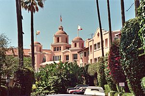 Archivo:The Beverly Hills Hotel, 1989 (2086903257)