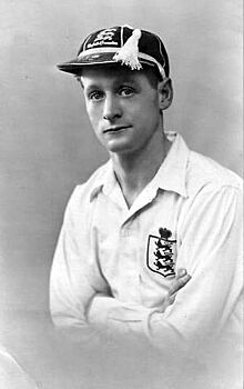 Tom finney with england c1950.jpg