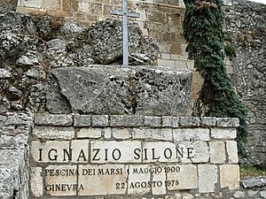 Archivo:Tomba di Silone