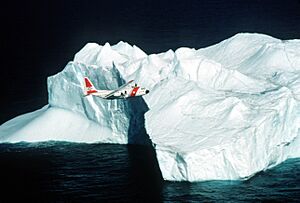 Archivo:USCG International Ice Patrol C-130