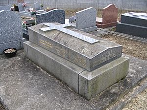 Archivo:Vémars - Cemetery - François Mauriac