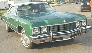 Archivo:1973 Chevrolet Caprice Convertible, front right (Les chauds vendredis '10)