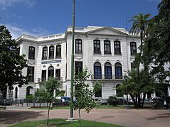 Archivo:2016 Discount Bank Latin America Plaza Zabala Uruguay