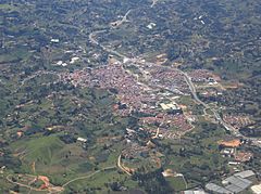 Archivo:2018 Vista aérea desde el noroeste de Marinilla (Antioquia)