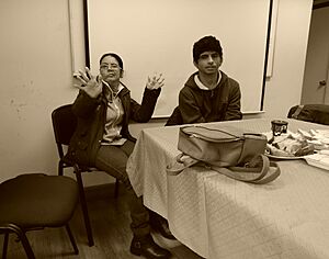 Archivo:2023-03-17 Friday 15.49.19 (UTC-3) Andrea Renault and David Miranda at Pablo Neruda Library (Padre Las Casas)