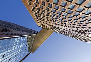 Archivo:American Copper Buildings Skybridge