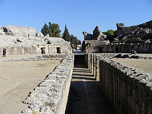 Archivo:Amphitheatre Italica, Spain