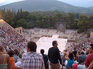 Archivo:Amphitheatre in Epidavros