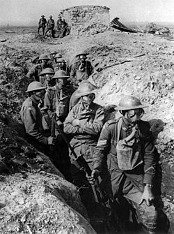 Archivo:Australian infantry small box respirators Ypres 1917