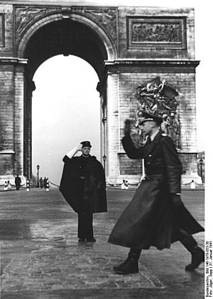 Archivo:Bundesarchiv Bild 146-1978-053-30, Paris, vor dem Truimphbogen