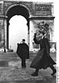 Bundesarchiv Bild 146-1978-053-30, Paris, vor dem Truimphbogen