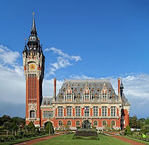 Archivo:Calais hotel de ville face