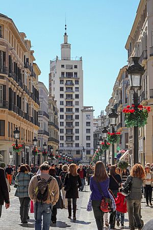 Archivo:Calle Marques de Larios, Málaga retouched