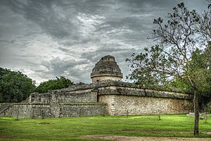 Archivo:Caracol Chichén Itzá