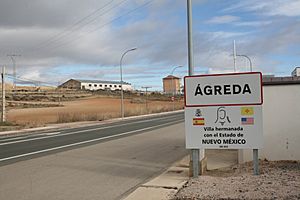 Archivo:Cartel de entrada a Ágreda, España