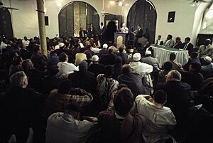 Archivo:Chiara Lubich visita Moschea Haarlem