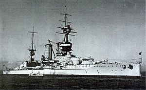 Archivo:Chilean battleship Almirante Latorre 1
