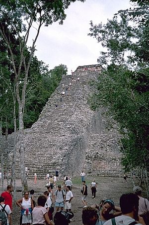 Archivo:Cobá, Nohoch Mul Pyramide