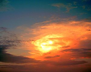 Archivo:Colores vespertinos atmosfera