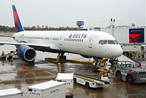 Archivo:Delta Air Lines Boeing 757-212; N750AT@MSP;12.10.2011 624al (6301316649)