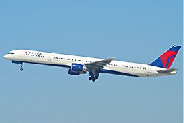 Delta Air Lines Boeing 757-300; N582NW@LAX;11.10.2011 623ft (6646227129).jpg