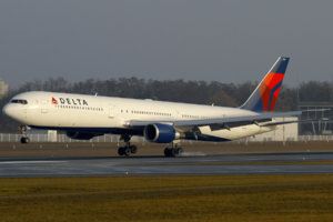 Archivo:Delta Air Lines Boeing 767-400ER N834MH FRA 2011-11-26