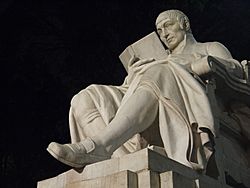 Archivo:Estatua a Hipólito Unanue