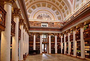 Archivo:Interior, National Library of Finland, 2019 (01)