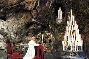 Archivo:JPII Lourdes