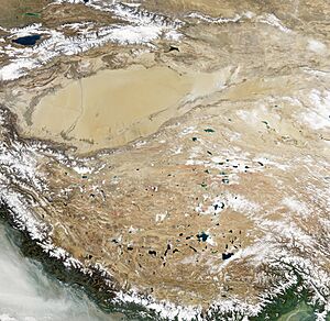 Archivo:Jewel-Toned Lakes of the Qinghai-Tibet Plateau