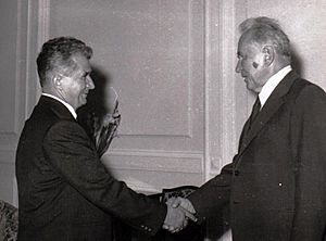 Archivo:Kosygin and Ceaușescu