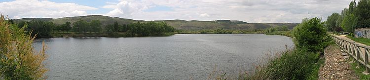 Archivo:Laguna de El Raso en Velilla de San Antonio