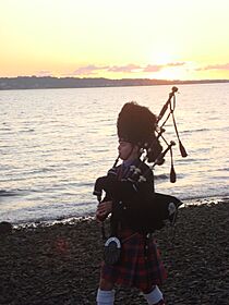 Archivo:Liam Crouse playing at Sunset