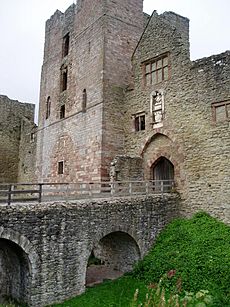 Archivo:Ludlow Castle gatehouse