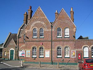 Archivo:Lymington Town Station