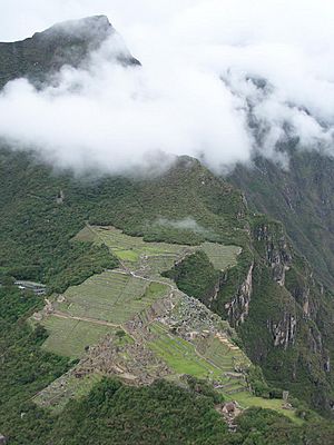 Archivo:Machu Picchu from Wayna
