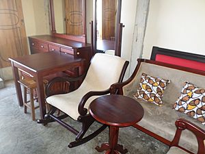 Archivo:Muebles en Atahualpa