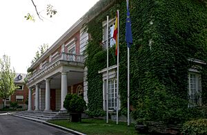 Archivo:Palacio de la Moncloa, Madrid, España edited