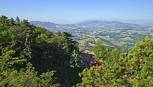 Archivo:Passo delle Streghe, 47890 Città di San Marino, San Marino - panoramio (2)